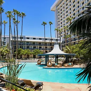4* Отель Angeles Airport Marriott